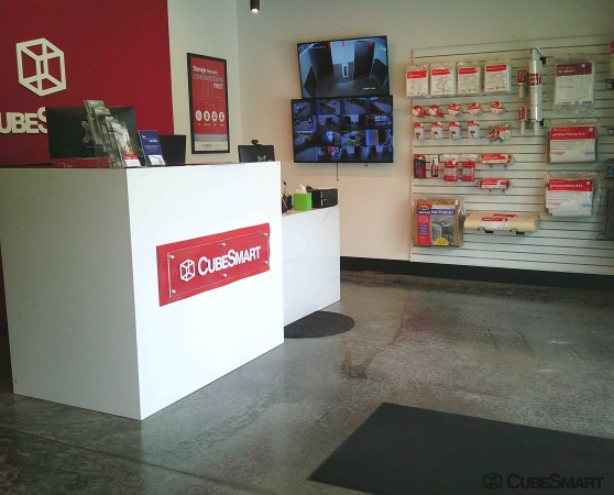 Facility photo: //images.sparefoot.com/medium/220761688097de37071.jpg