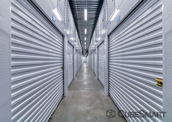 Facility photo: //images.sparefoot.com/medium/220761688b2943c0b11.jpg