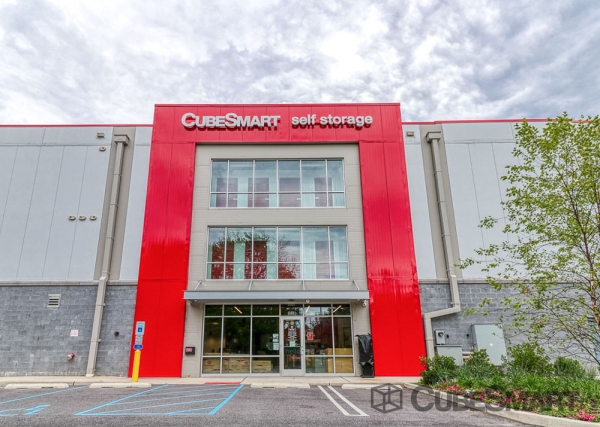 Facility photo: //images.sparefoot.com/medium/220761688f1675c6ed9.jpg