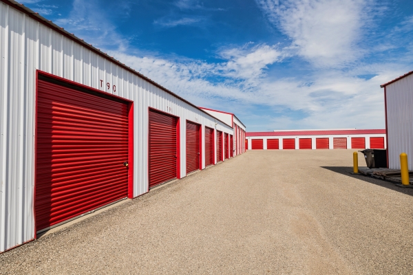 Facility photo: //images.sparefoot.com/medium/22080564e7b55b036d3.jpg