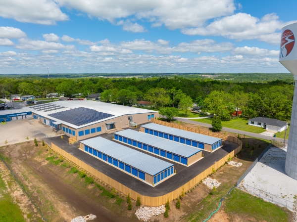 Facility photo: //images.sparefoot.com/medium/22082968a8d8d6a9c94.jpg
