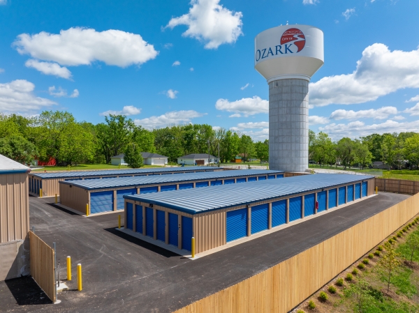 Facility photo: //images.sparefoot.com/medium/22082968a8d8e7dddd8.jpg
