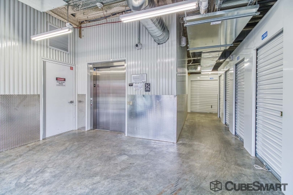 Facility photo: //images.sparefoot.com/medium/2208386880978238f98.jpg