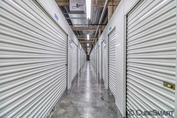 Facility photo: //images.sparefoot.com/medium/2208386881f01204213.jpg