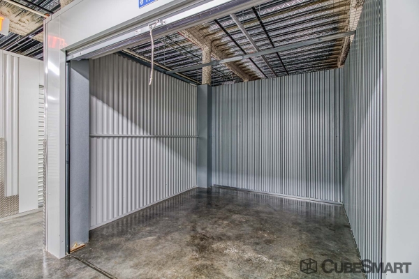 Facility photo: //images.sparefoot.com/medium/2208386881f0137f9d8.jpg