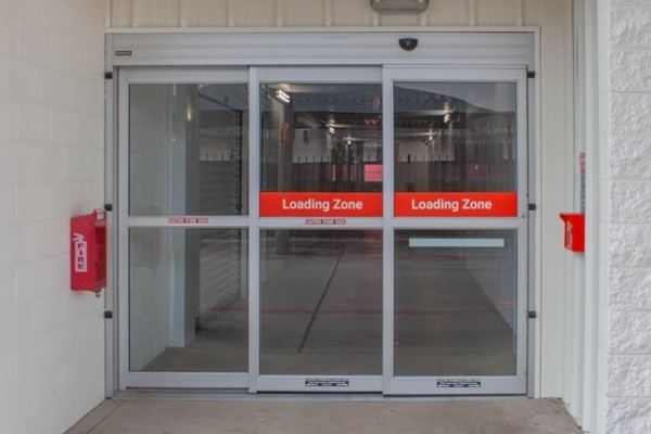 Facility photo: //images.sparefoot.com/medium/220847690213af782dc.jpg