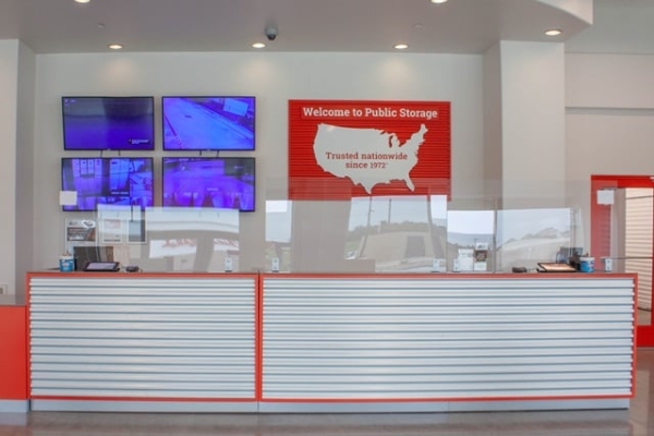 Facility photo: //images.sparefoot.com/medium/2208476965061524171.jpg