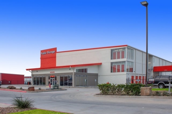 Facility photo: //images.sparefoot.com/medium/22084769e2353aa074b.jpg