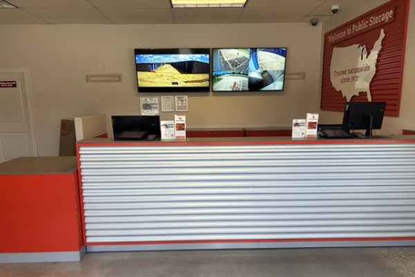 Facility photo: //images.sparefoot.com/medium/2208496991d4f275399.jpg