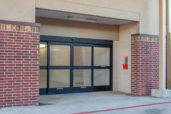 Facility photo: //images.sparefoot.com/medium/22085069f4aa91e6e2b.jpg