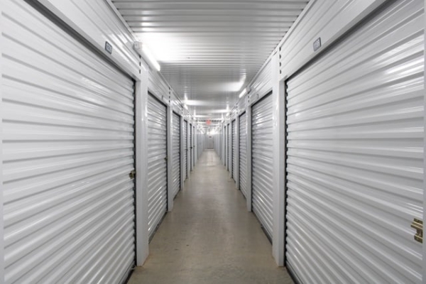 Facility photo: //images.sparefoot.com/medium/22085169f5fb0682bdd.jpg