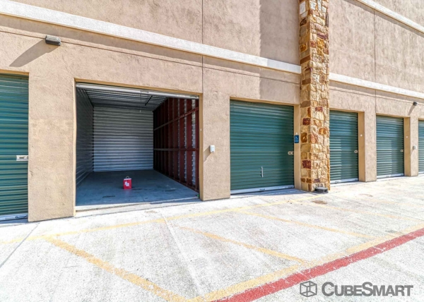 Facility photo: //images.sparefoot.com/medium/22087868b0278042643.jpg