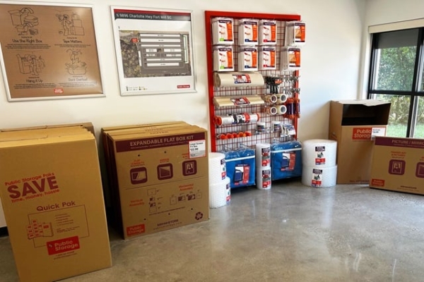 Facility photo: //images.sparefoot.com/medium/2209656a071d4316b6f.jpg