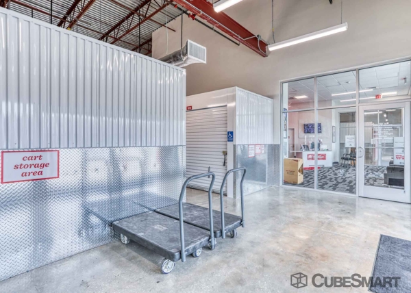 Facility photo: //images.sparefoot.com/medium/2209796982fd9139a8c.jpg