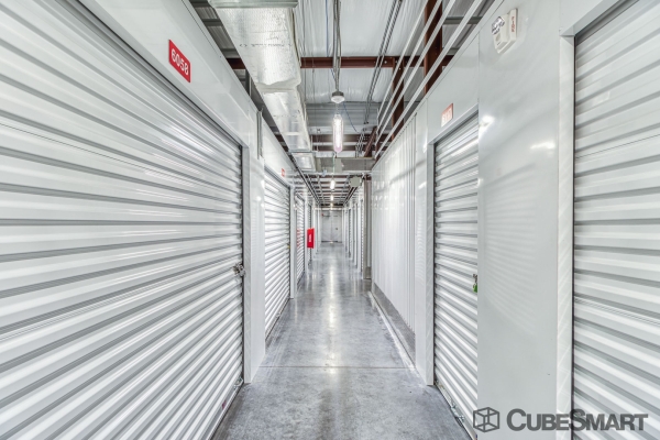 Facility photo: //images.sparefoot.com/medium/22098068832d3d7b83d.jpg