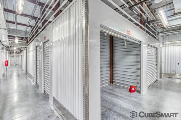 Facility photo: //images.sparefoot.com/medium/22098068832d41c2674.jpg