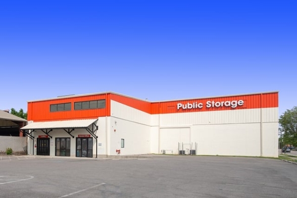 Facility photo: //images.sparefoot.com/medium/220981688cbc6cecd54.jpg