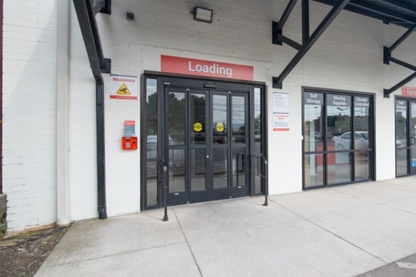 Facility photo: //images.sparefoot.com/medium/220981688cbc71c70b8.jpg