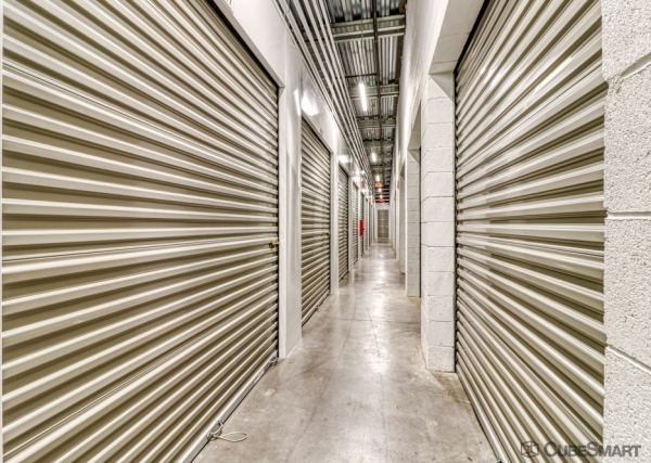 Storage Units at CubeSmart Self Storage - AZ Phoenix W Nothern Ave - 2045 West Northern Avenue