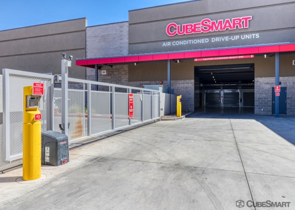 Storage Units at CubeSmart Self Storage - AZ Phoenix W Nothern Ave - 2045 West Northern Avenue