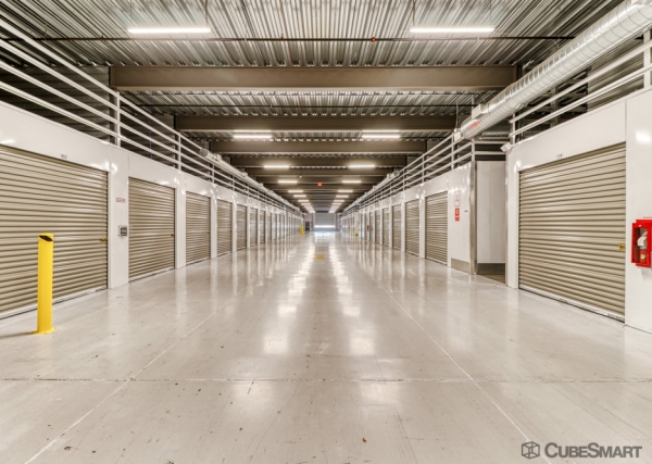 Storage Units at CubeSmart Self Storage - AZ Phoenix W Nothern Ave - 2045 West Northern Avenue