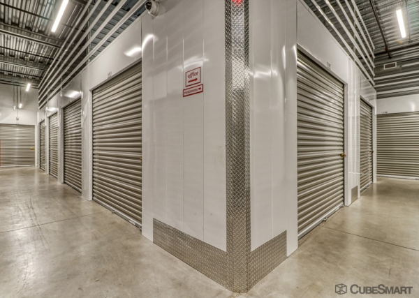Storage Units at CubeSmart Self Storage - AZ Phoenix W Nothern Ave - 2045 West Northern Avenue
