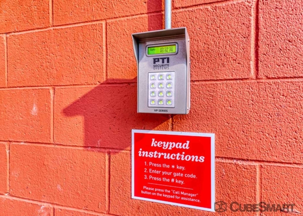 Facility photo: //images.sparefoot.com/medium/22101268946140f33c3.jpg