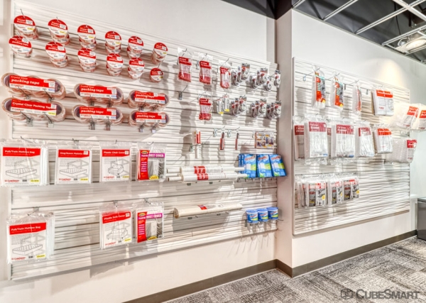 Facility photo: //images.sparefoot.com/medium/22102268946002f3fc4.jpg