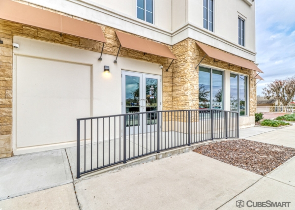 Facility photo: //images.sparefoot.com/medium/2210226984562ba8a0c.jpg