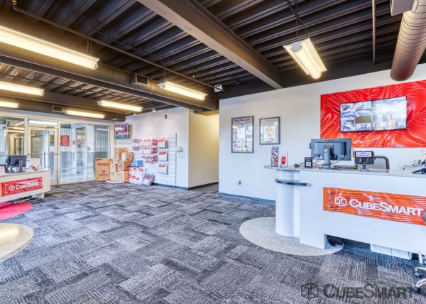 Facility photo: //images.sparefoot.com/medium/221024687f4092ce025.jpg