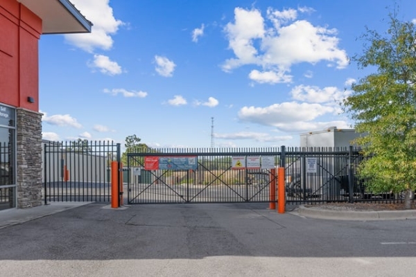 Facility photo: //images.sparefoot.com/medium/2210856957d25e6e810.jpg