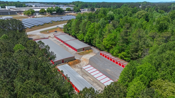 Facility photo: //images.sparefoot.com/medium/22112469f3a1ea61c56.jpg