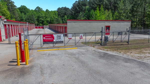 Facility photo: //images.sparefoot.com/medium/22112469f3a1f05f24b.jpg