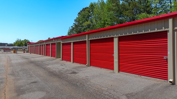 Facility photo: //images.sparefoot.com/medium/22112469f3a1f58252b.jpg