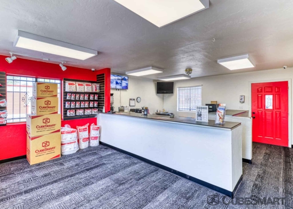 Facility photo: //images.sparefoot.com/medium/2211376884744f0429f.jpg