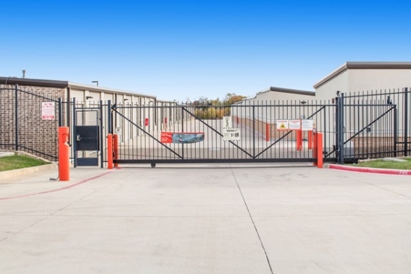Storage Units at Public Storage - Irving - 7500 Esters Blvd - 7500 Esters Blvd