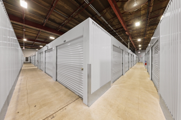 Facility photo: //images.sparefoot.com/medium/221239658358b586196.jpg