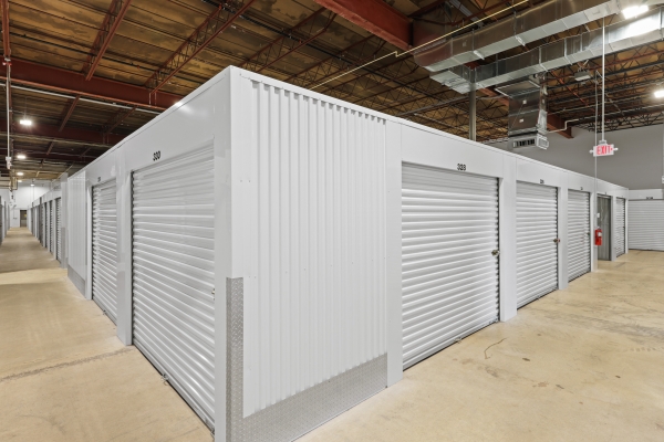Facility photo: //images.sparefoot.com/medium/221239658359630c271.jpg