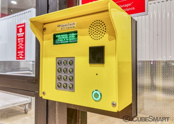 Facility photo: //images.sparefoot.com/medium/221271698d9c3dbe11f.jpg