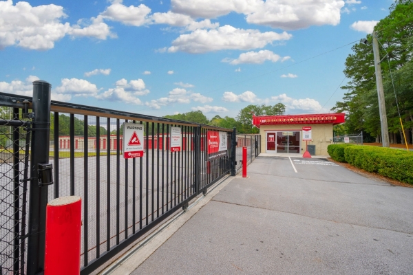 Facility photo: //images.sparefoot.com/medium/22131069582a04d49dd.jpg