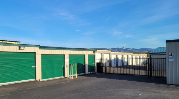 Facility photo: //images.sparefoot.com/medium/221357697a4a6499e71.jpg