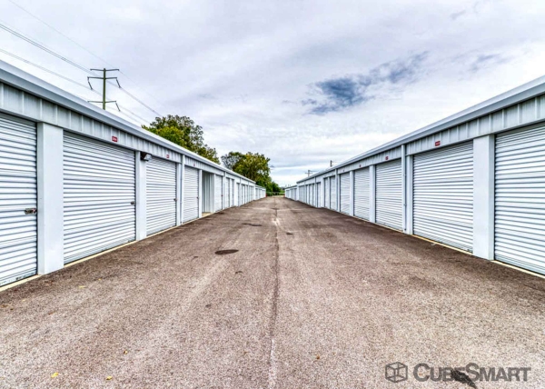 Facility photo: //images.sparefoot.com/medium/221368688c77fa23fae.jpg
