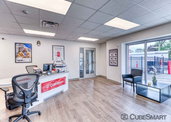 Facility photo: //images.sparefoot.com/medium/22136869fc56b91e688.jpg