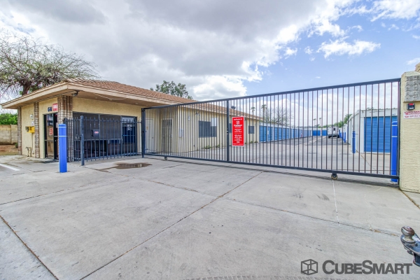 Facility photo: //images.sparefoot.com/medium/221416686f5bbcdef6f.jpg