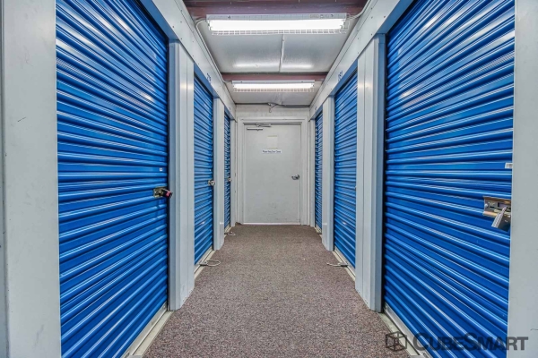 Facility photo: //images.sparefoot.com/medium/2214166894460dca0bd.jpg