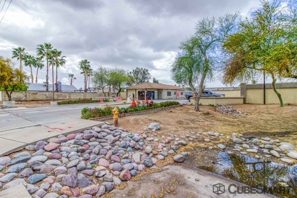 Facility photo: //images.sparefoot.com/medium/221416698adbd95e587.jpg