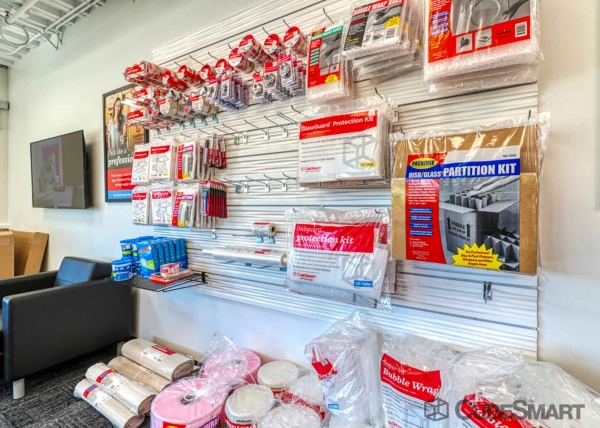 Facility photo: //images.sparefoot.com/medium/221520686f747c02400.jpg