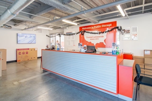 Facility photo: //images.sparefoot.com/medium/2215386a43c1287285b.jpg