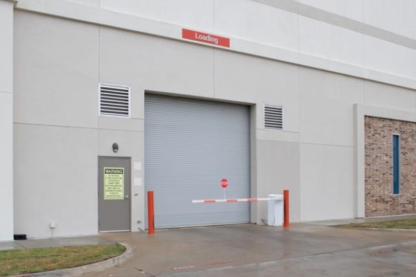 Facility photo: //images.sparefoot.com/medium/22155569f5fb52a479a.jpg