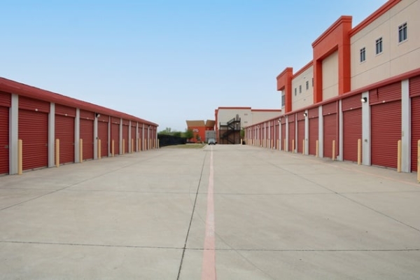 Facility photo: //images.sparefoot.com/medium/22155769f9f342a1e03.jpg